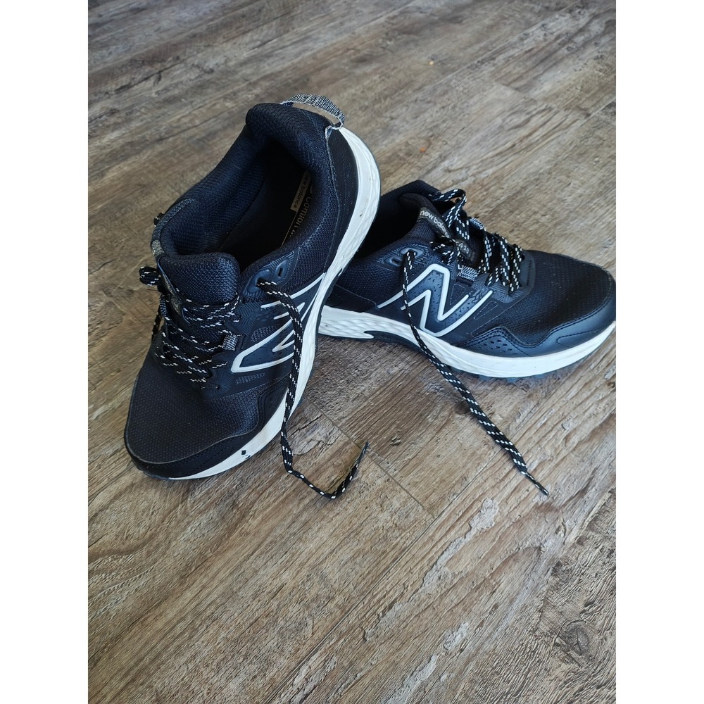 New Balance Women's Black White Sneaker Trail Running Shoe Size 9 Excellent